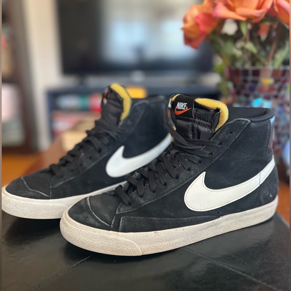 Nike Men's Black and White High-Top Sneakers